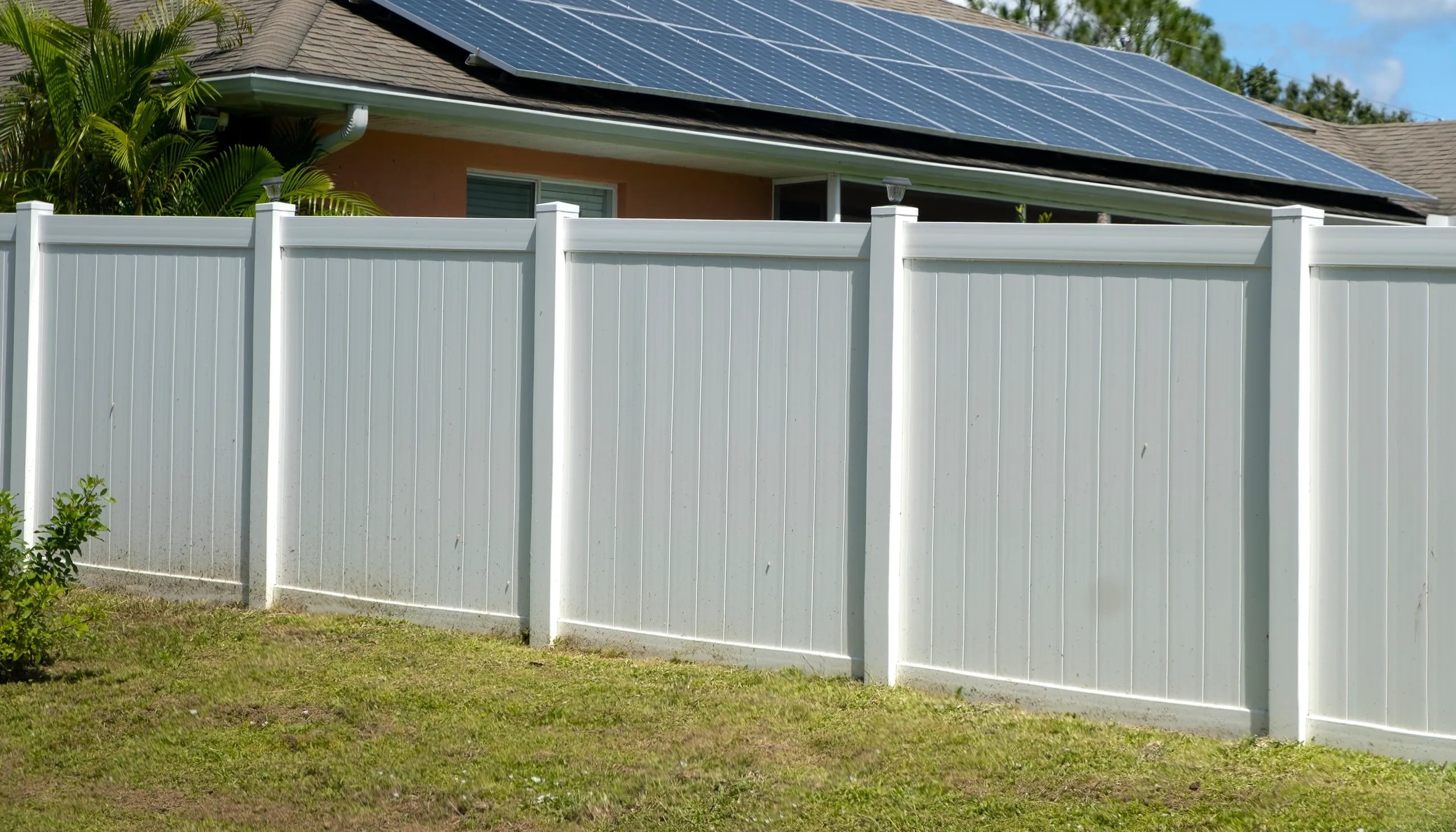 White vinyl privacy fence installation